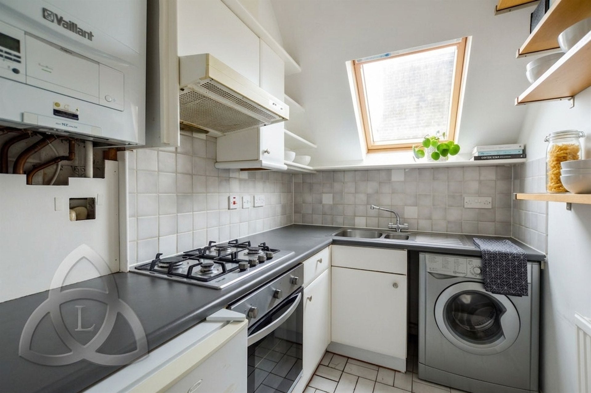 Flat Woodchurch Road in Greater London