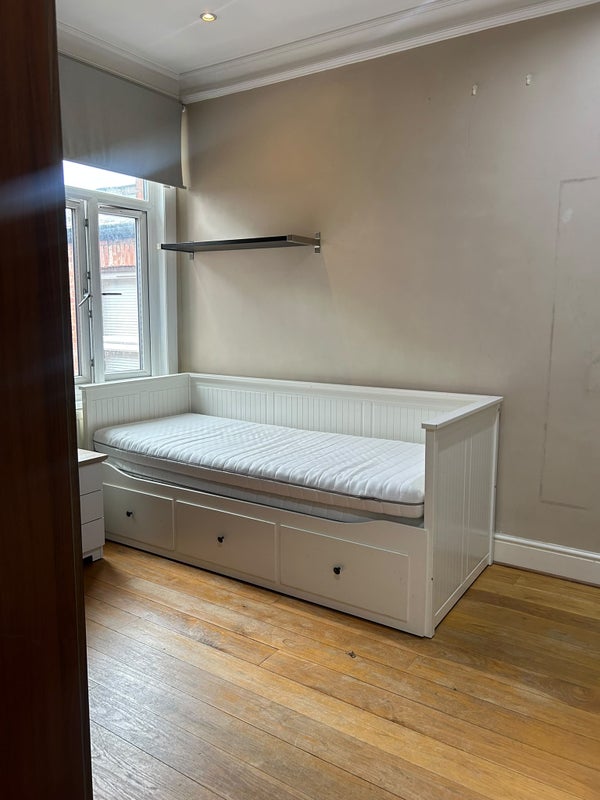 Room Murray Road in Greater London