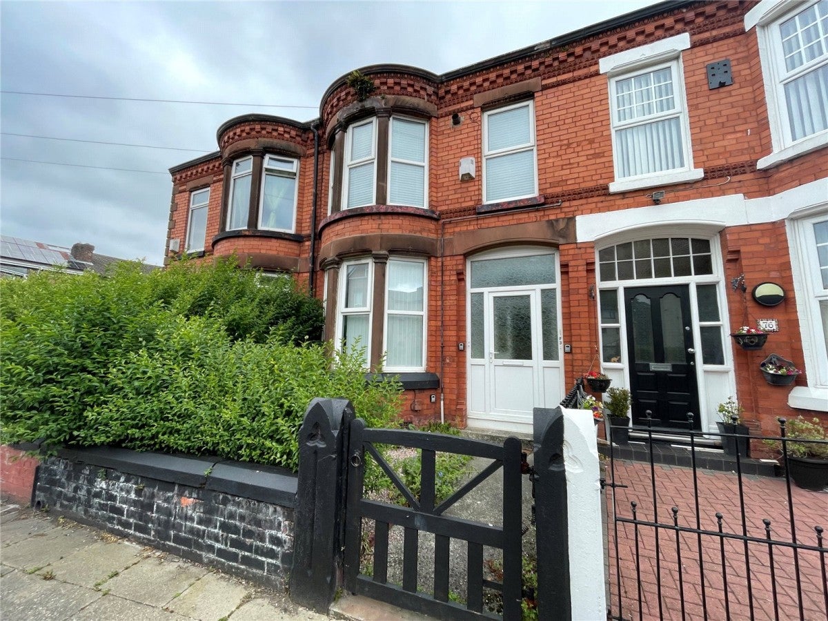 Flat Deansburn Road in Liverpool