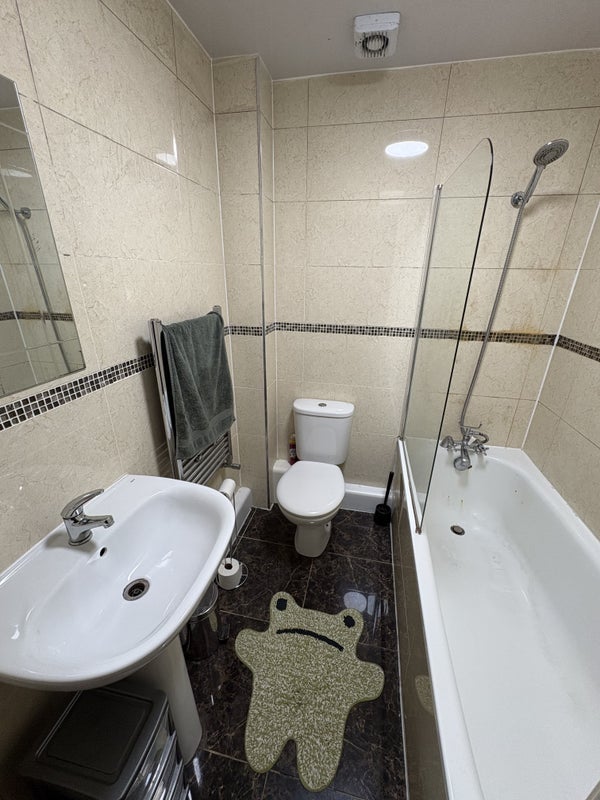 Room Upper Chorlton Road in Manchester