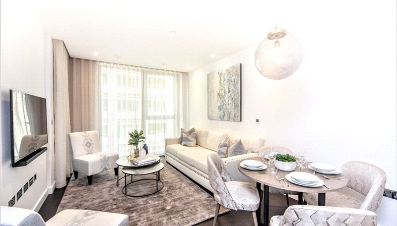 Flat Ponton Road in Greater London