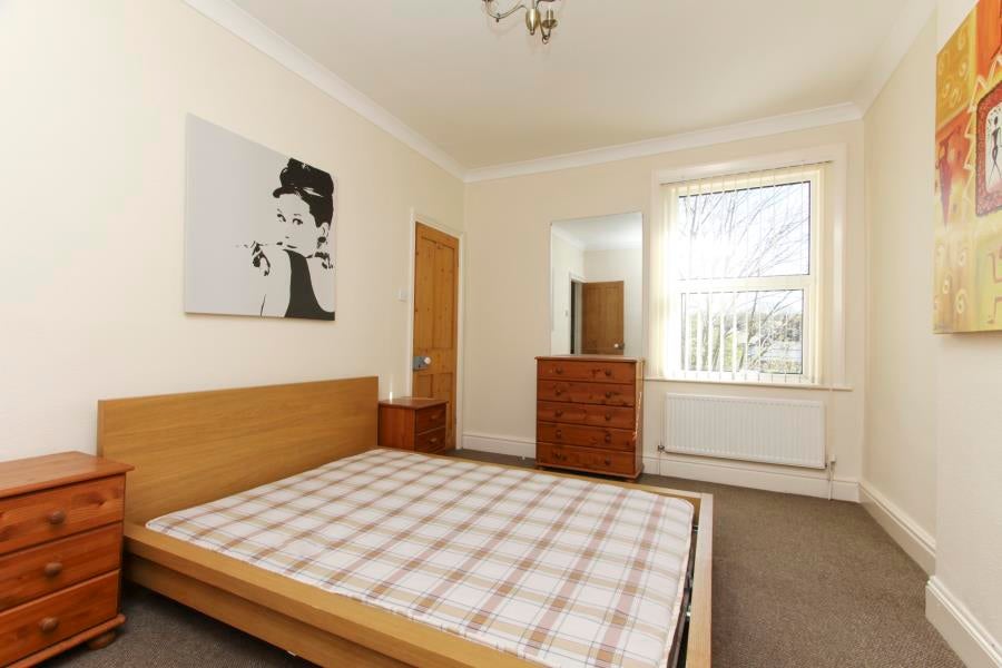 Flat Hallowell Road in Greater London