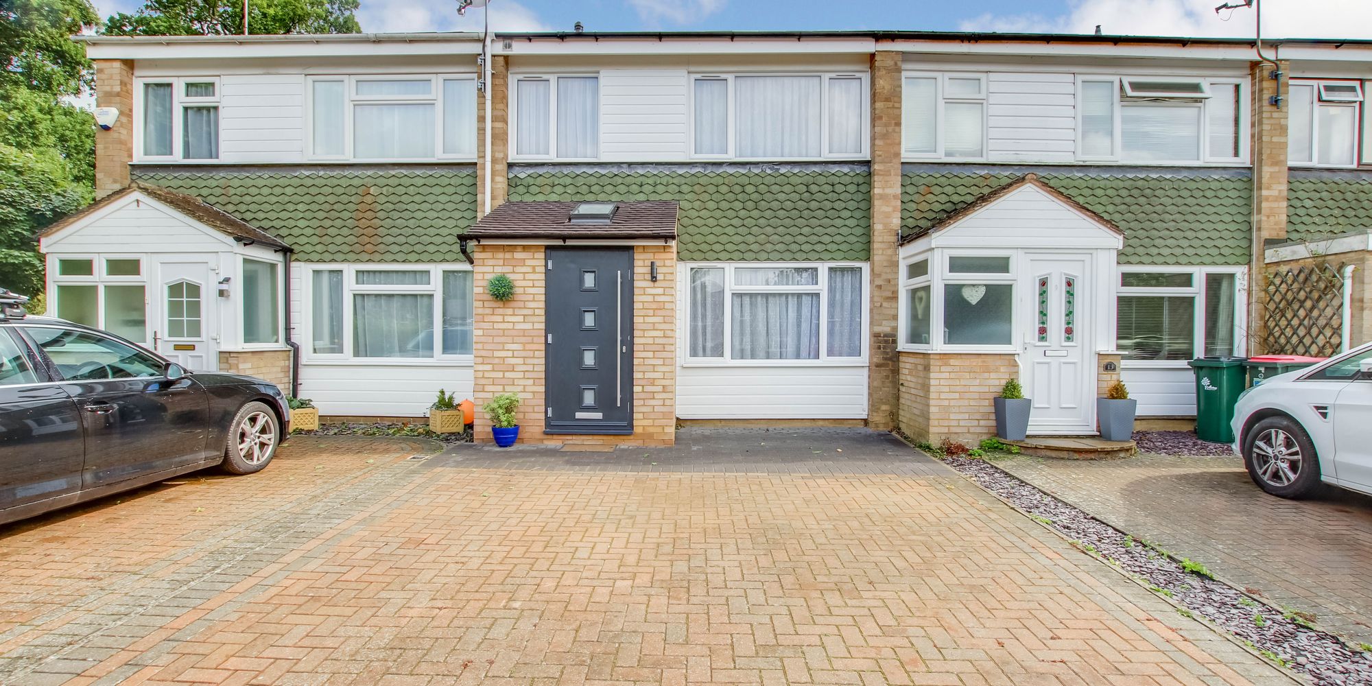 House Dunsfold Close in Crawley