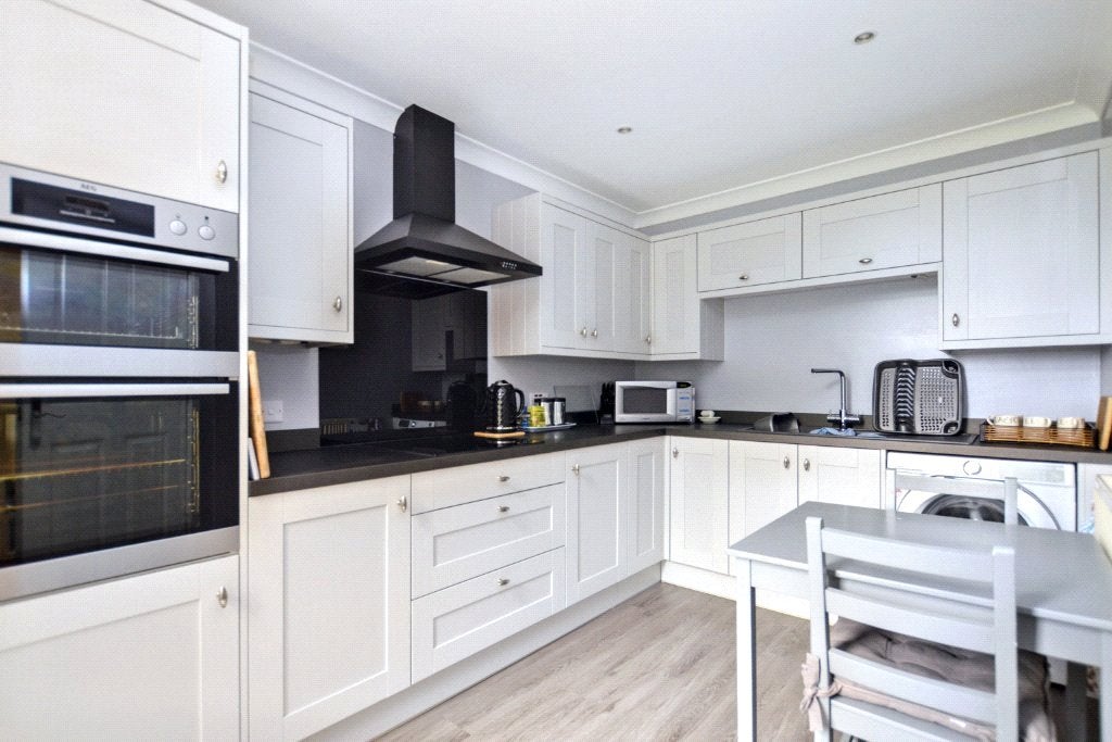 Flat Walton Lane in Wakefield
