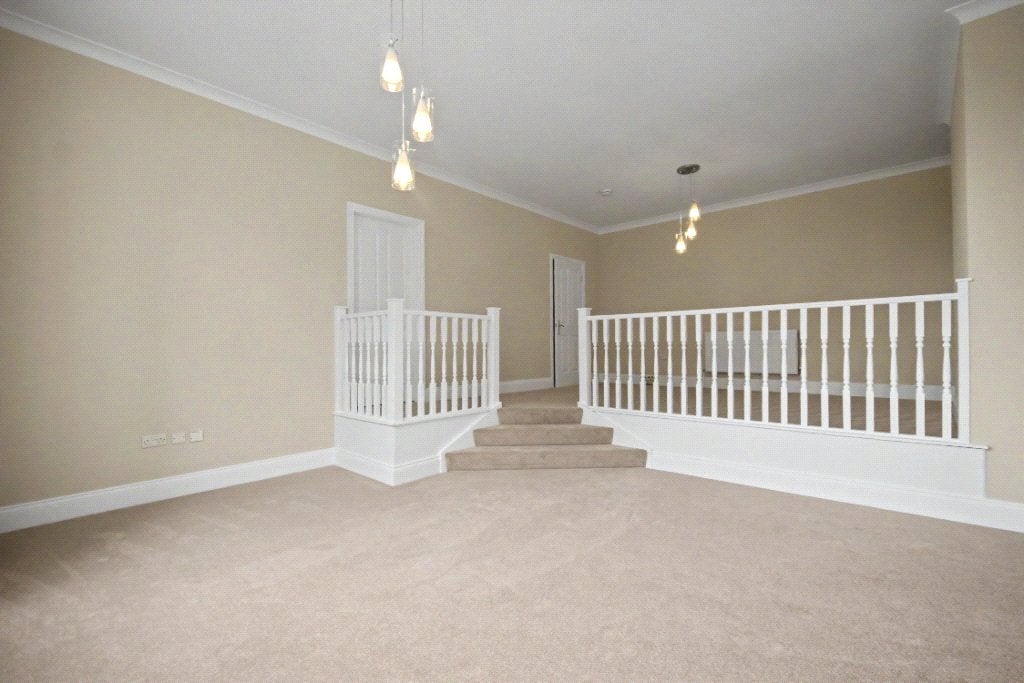 Flat Walton Lane in Wakefield