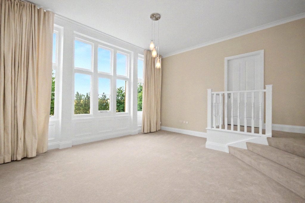 Flat Walton Lane in Wakefield
