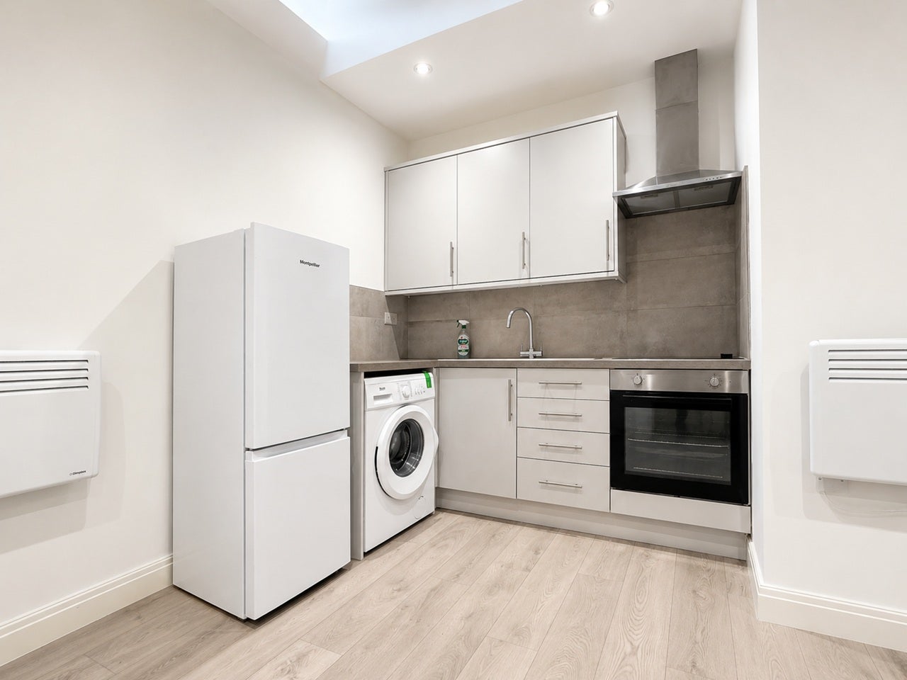 Flat Lower Clapton Road in Greater London