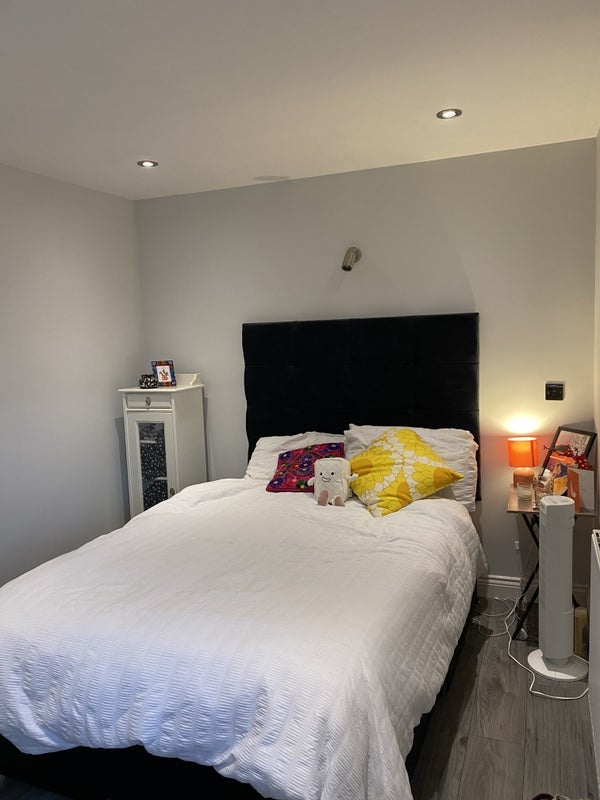 Room Leylands Road in Leeds