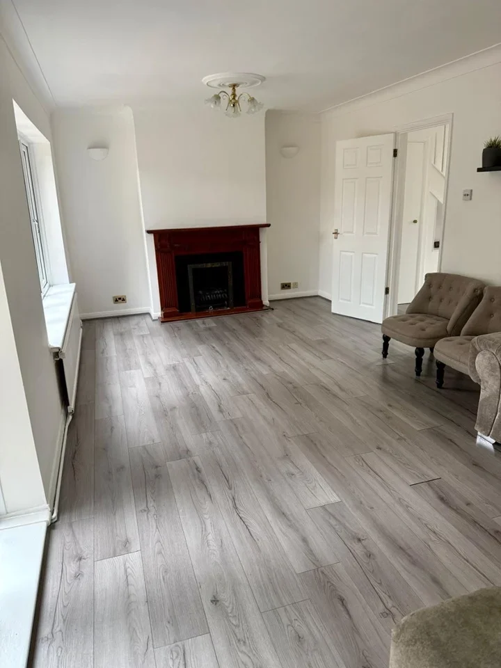 House Meadowbrook Close in Slough