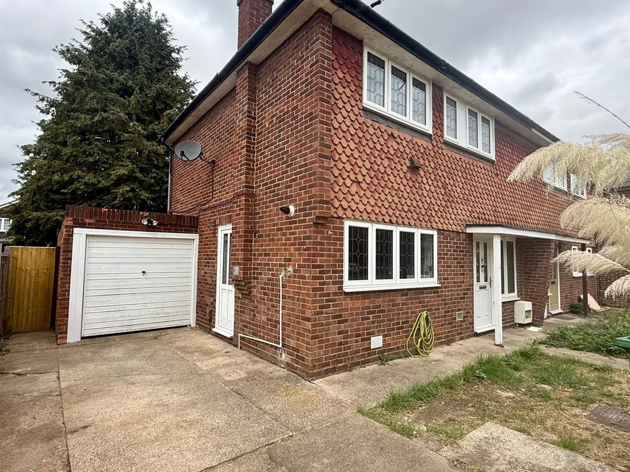 House Meadowbrook Close in Slough