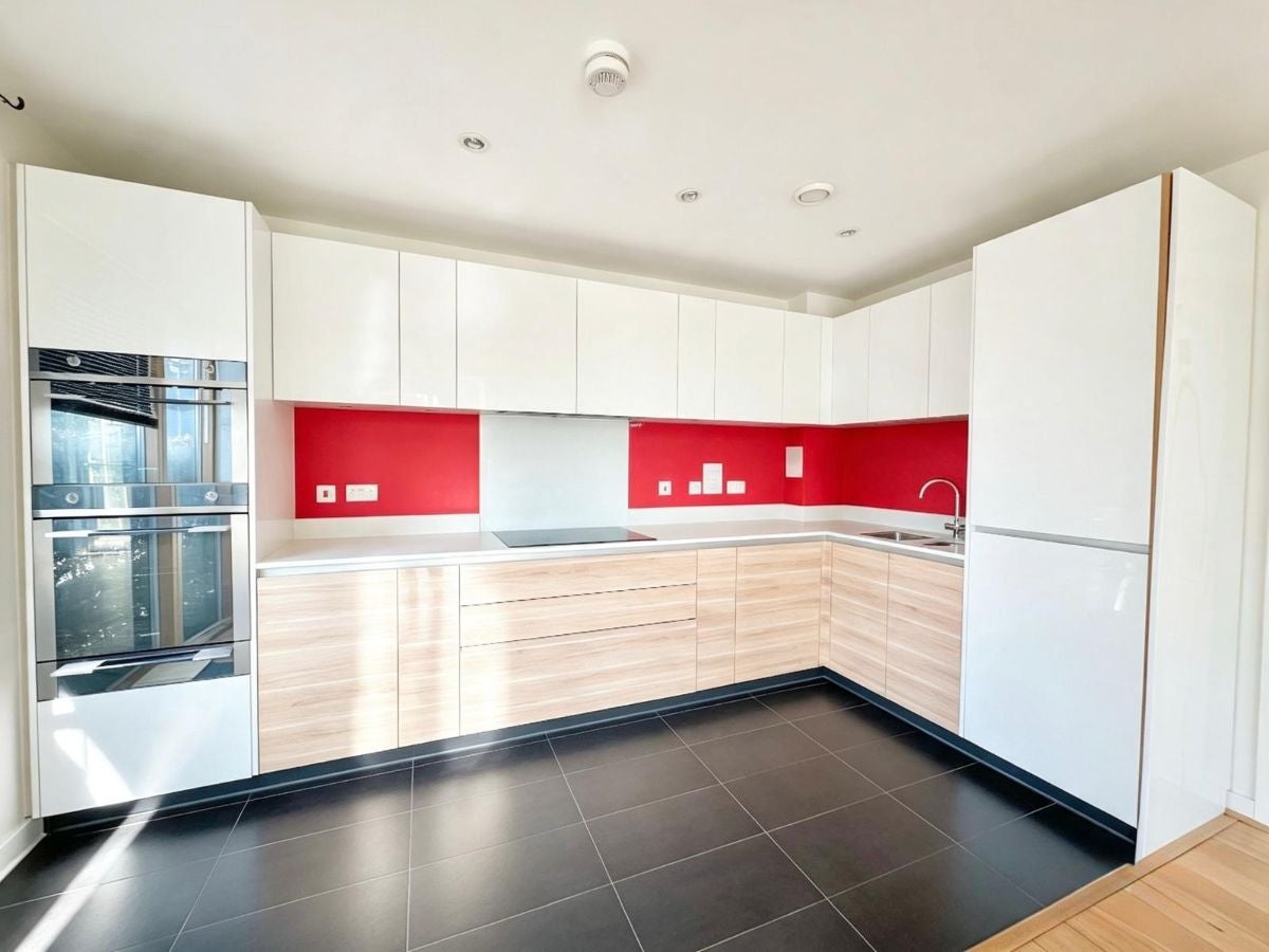 Flat Wessex Lane in Greater London