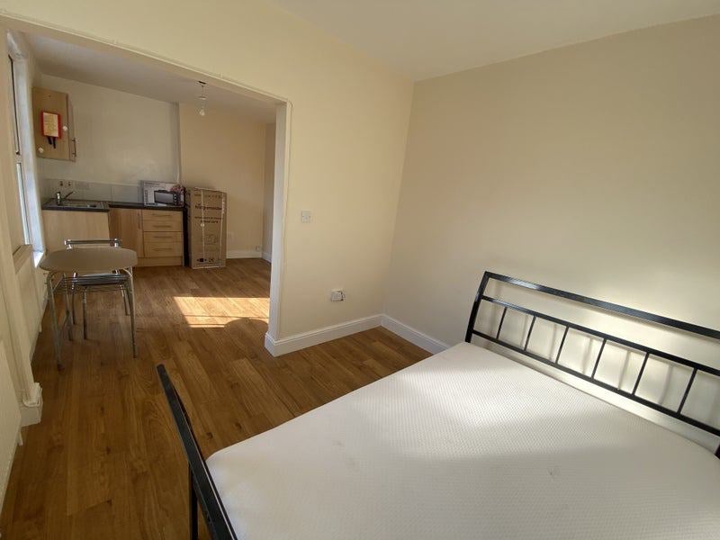 Flat Derby Road in Watford