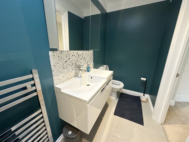 Room Newbury Road in Greater London