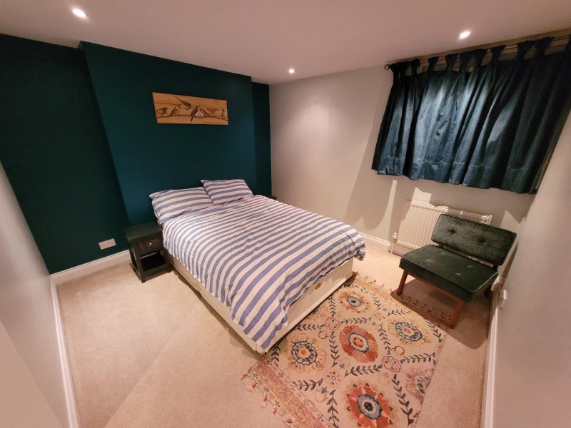 Room Newbury Road in Greater London