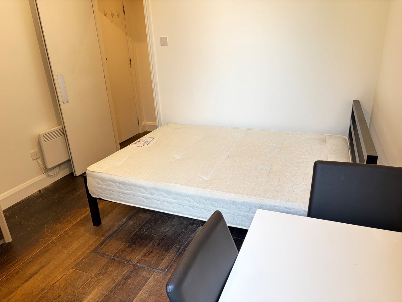 Flat Matheson Road in Greater London