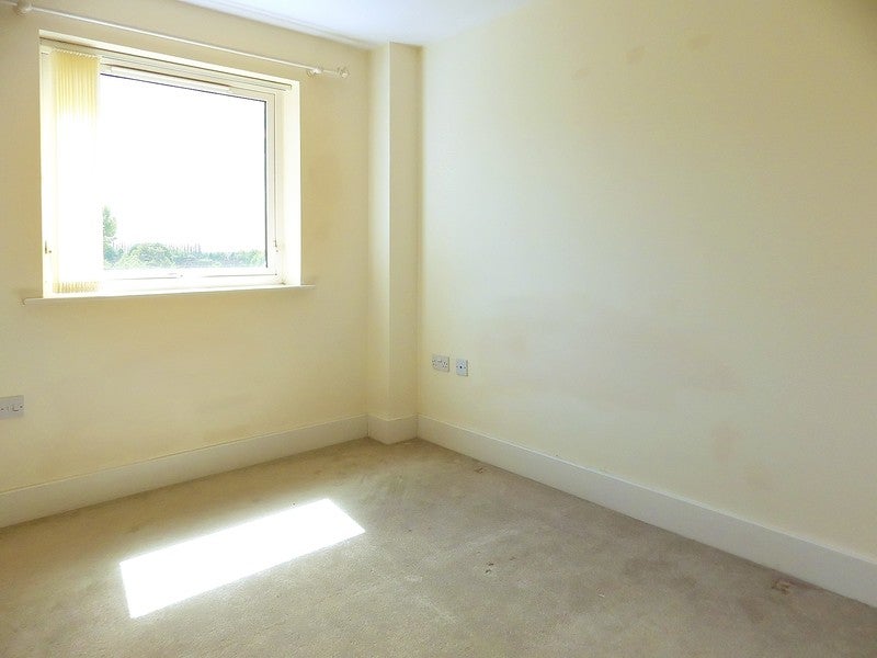 Flat Coxhill Way in Aylesbury