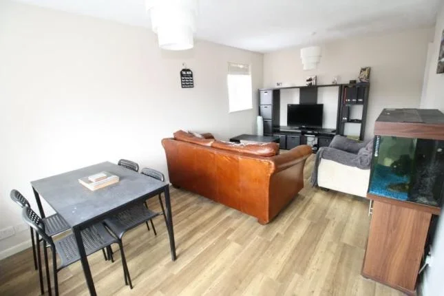 Flat Anna Close in Purfleet-on-Thames
