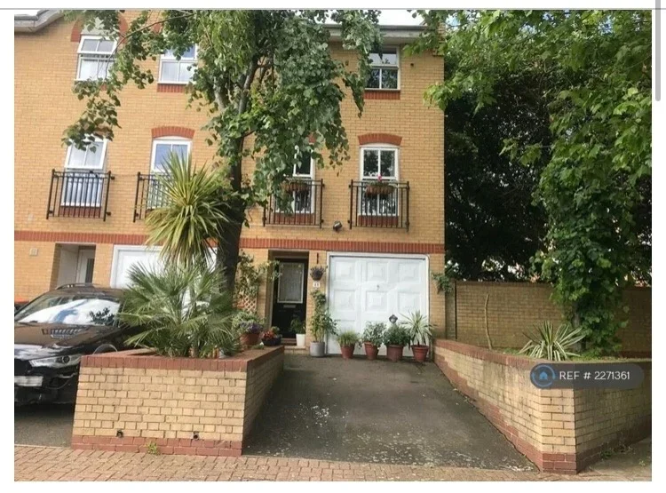 House Angelica Drive in Greater London