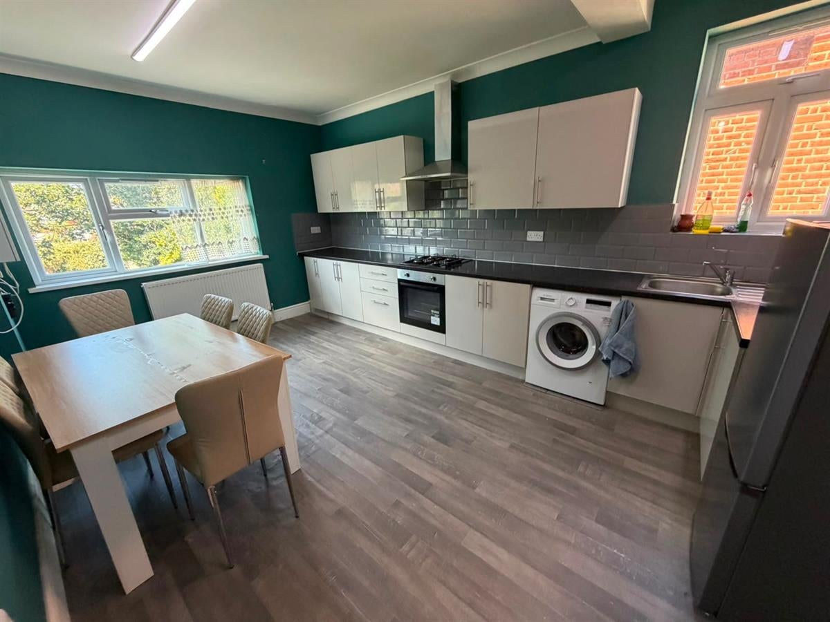 Flat Emerson Road in Greater London