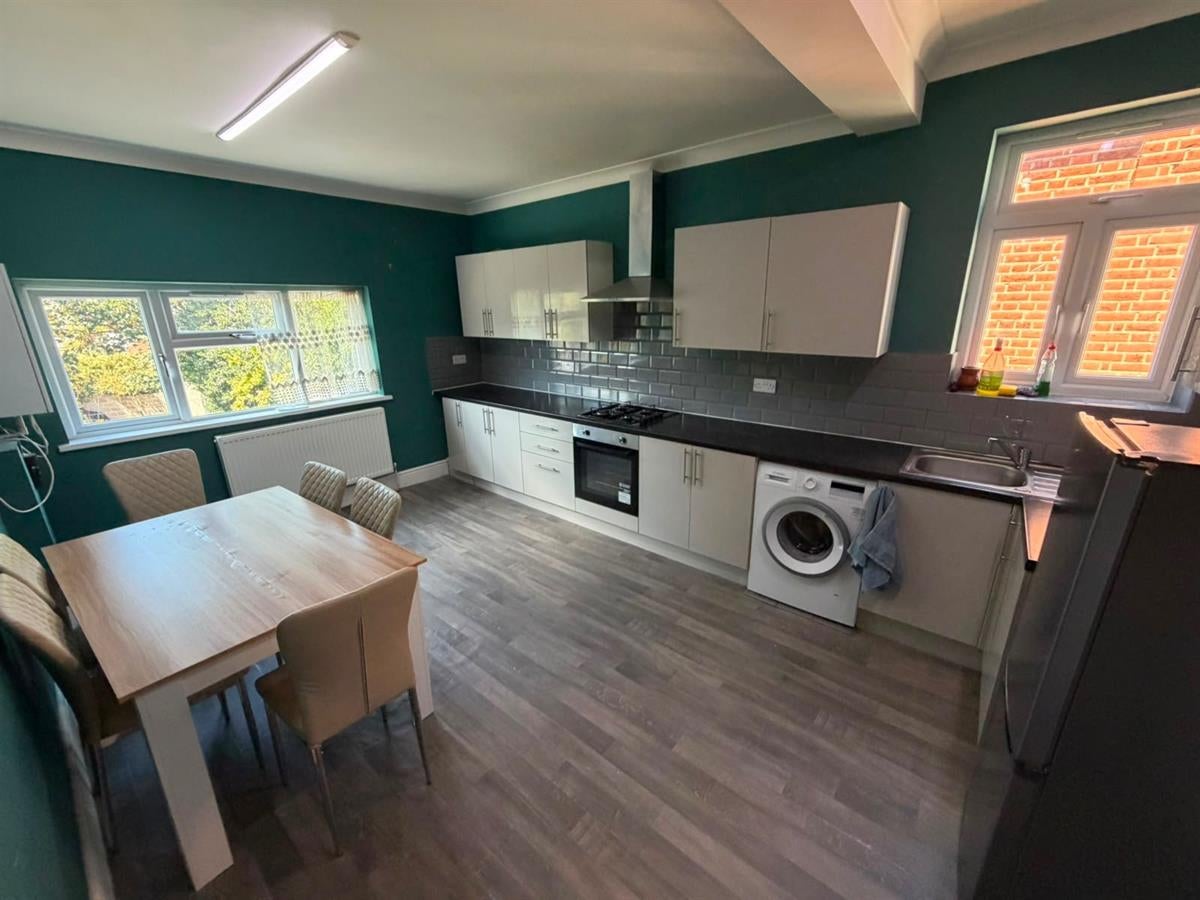 Flat Emerson Road in Greater London