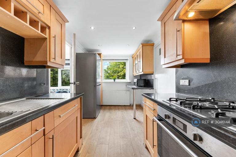 Flat Belle Vue Lane in Hertsmere