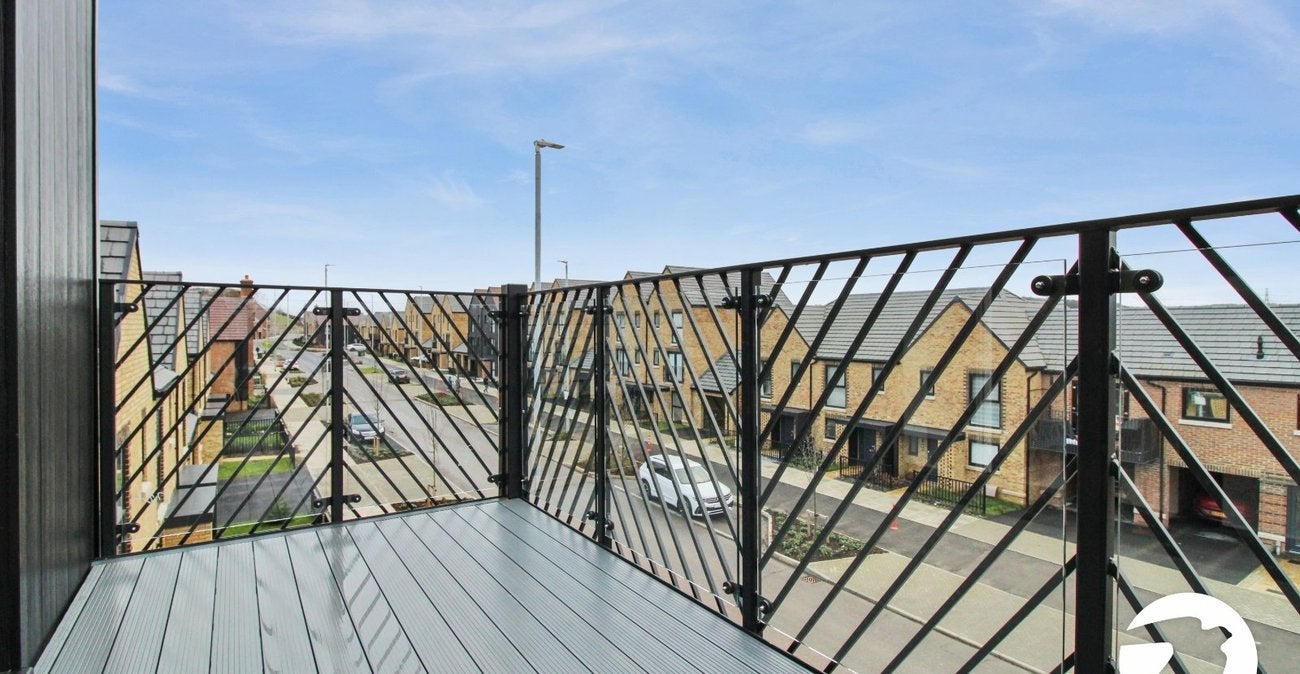 Flat Whitecliff Road in Ebbsfleet Garden City