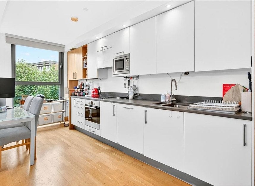 Flat Leathermarket Street in Greater London
