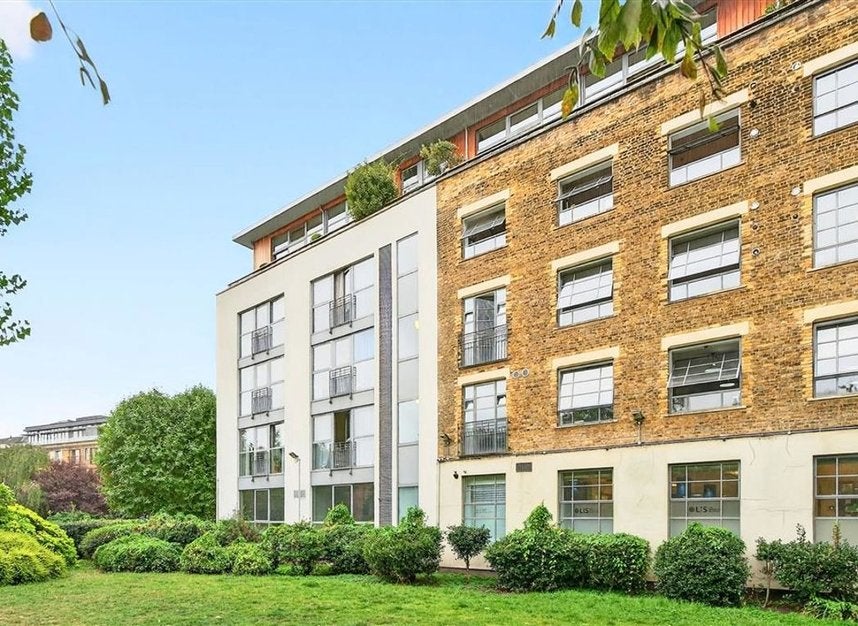 Flat Leathermarket Street in Greater London