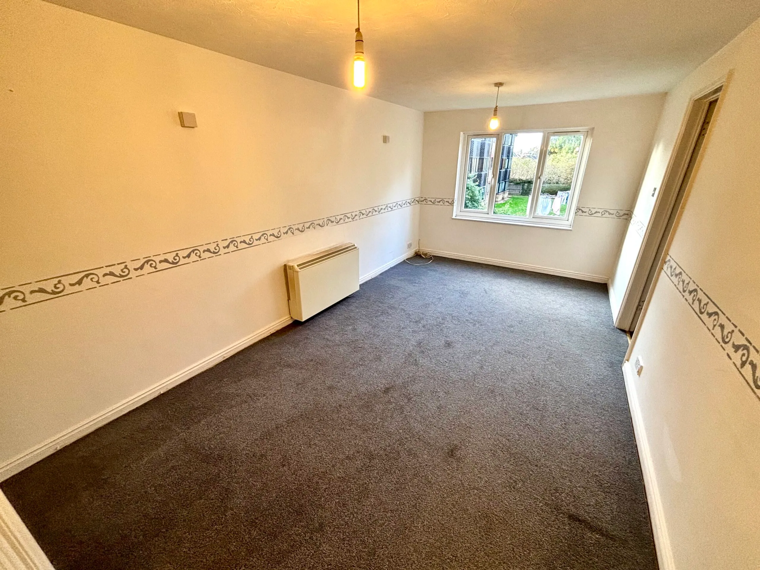 Flat Heathway in Greater London
