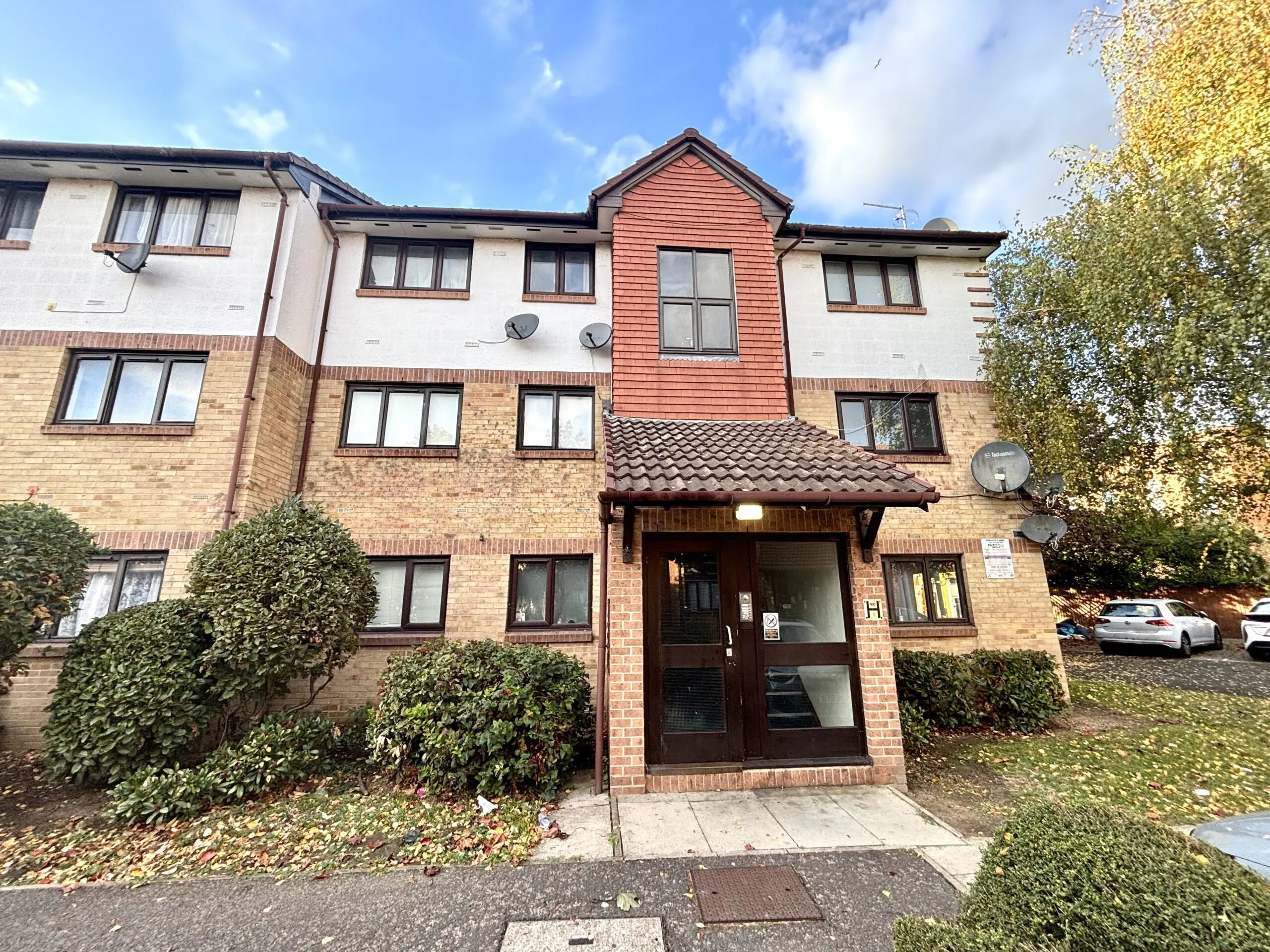 Flat Heathway in Greater London