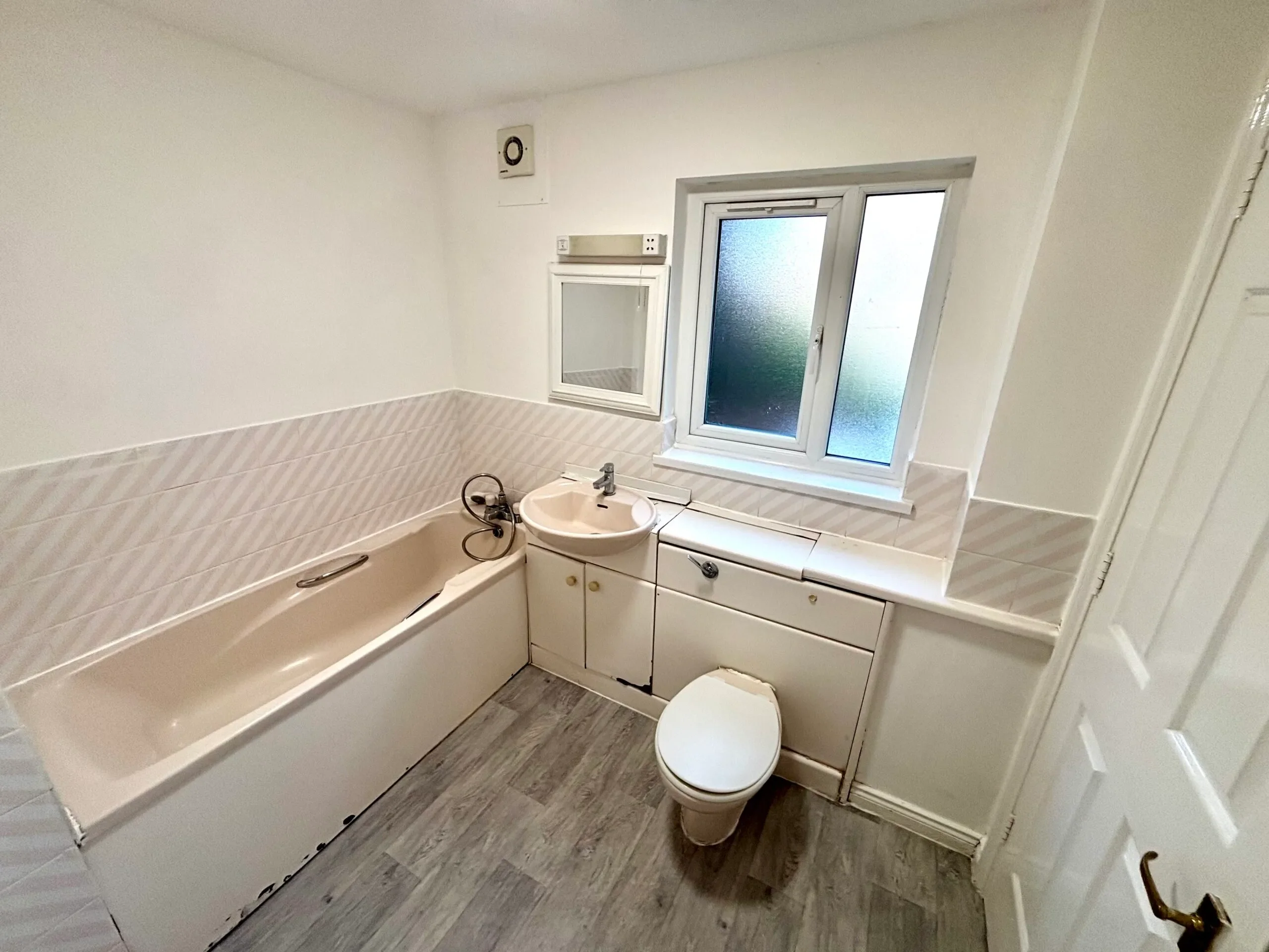 Flat Heathway in Greater London
