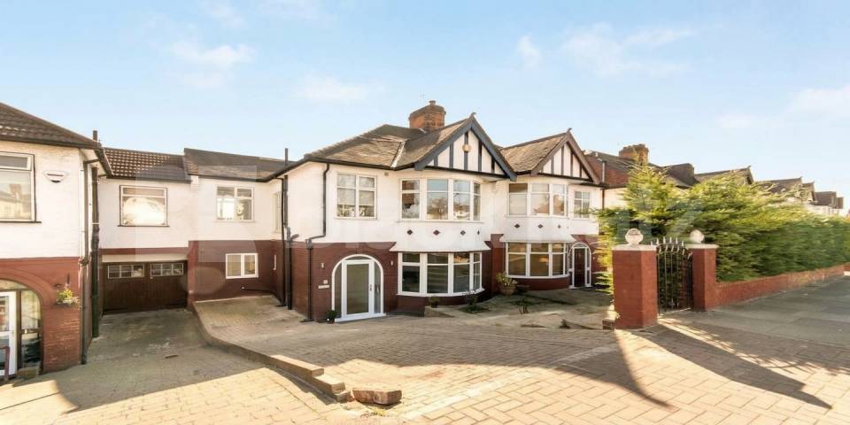 Flat Iverson Road in Greater London