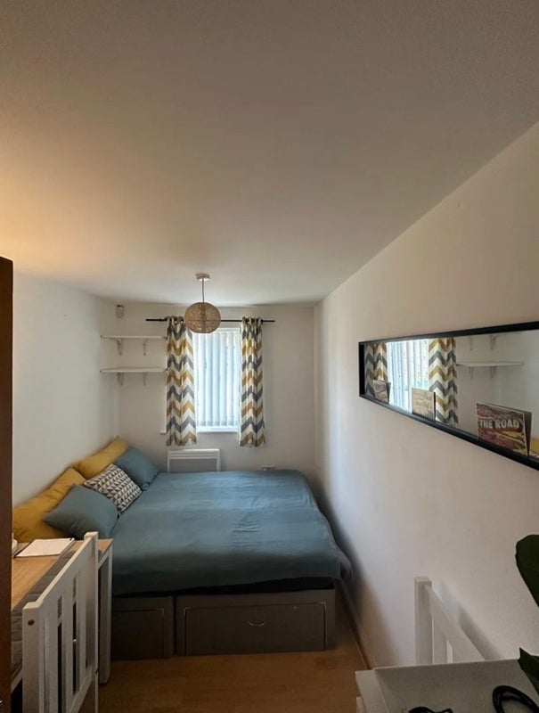 Room Silchester Drive in Manchester