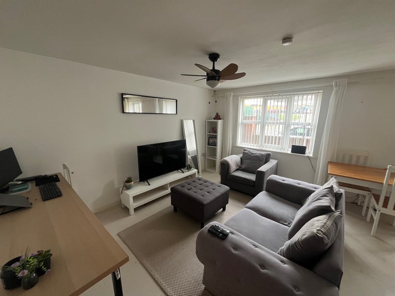 Room Silchester Drive in Manchester