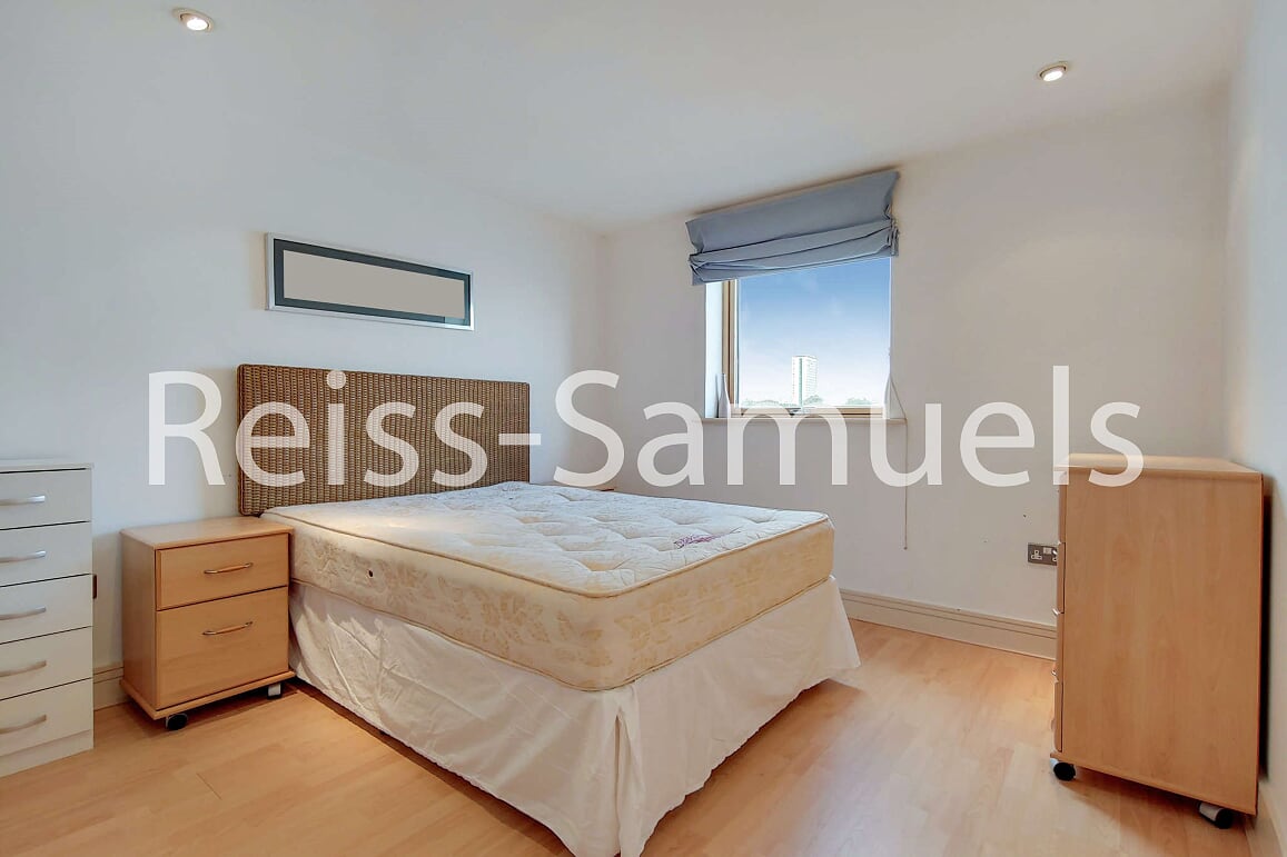 Flat Newton Place in Greater London