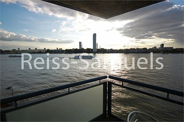 Flat Newton Place in Greater London