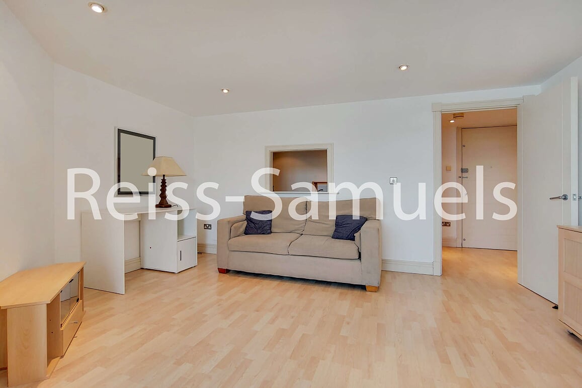 Flat Newton Place in Greater London