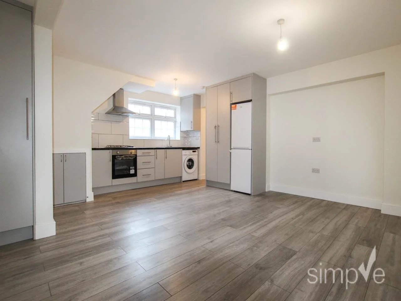 Flat Snowdon Crescent in Greater London