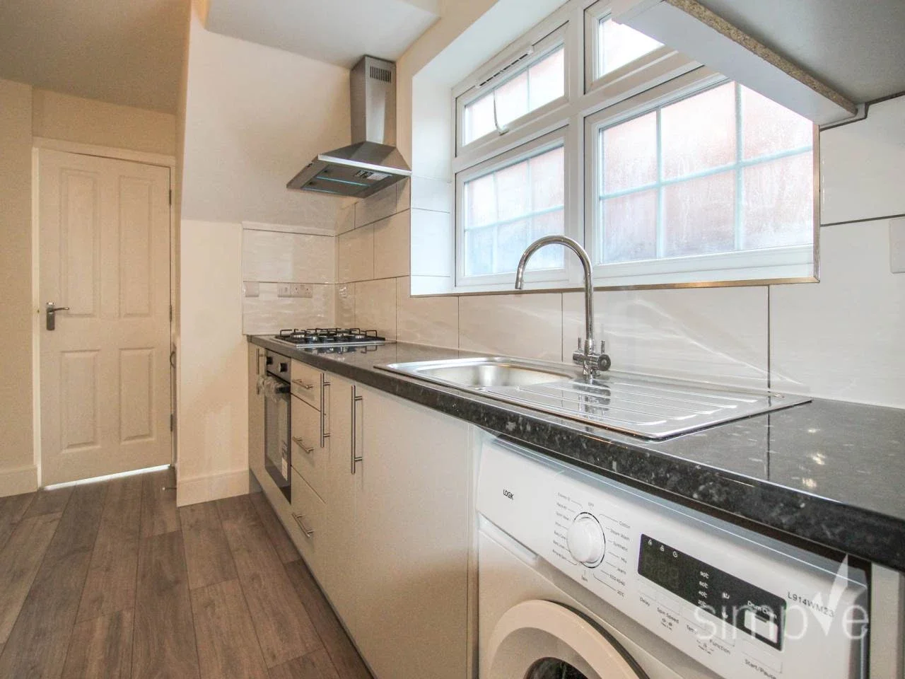 Flat Snowdon Crescent in Greater London