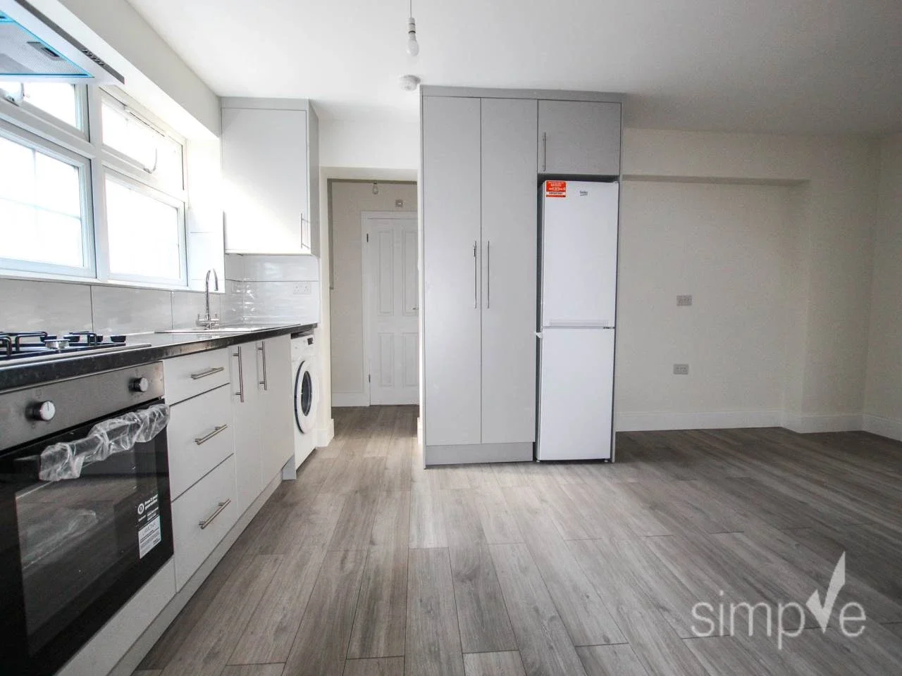 Flat Snowdon Crescent in Greater London
