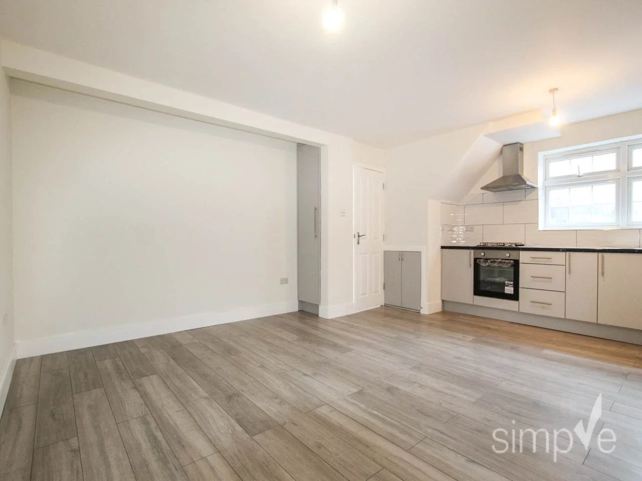 Flat Snowdon Crescent in Greater London