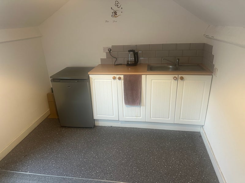 Room Wood Road in Pontypridd