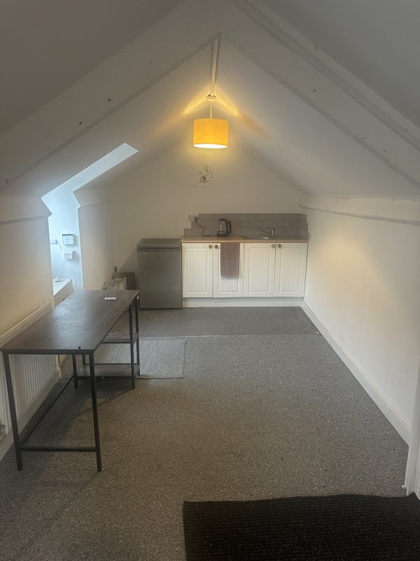 Room Wood Road in Pontypridd