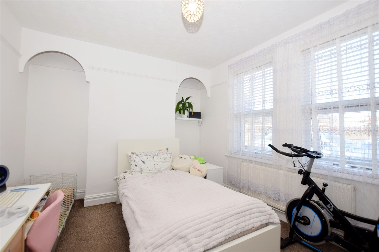 Flat London Road in Arun