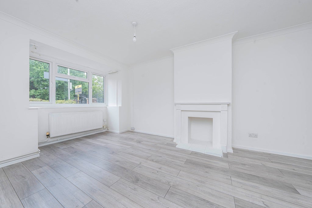 House Harmondsworth Road in Greater London