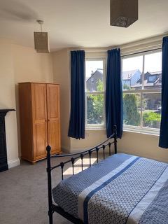Room Woodstock Road in Greater London