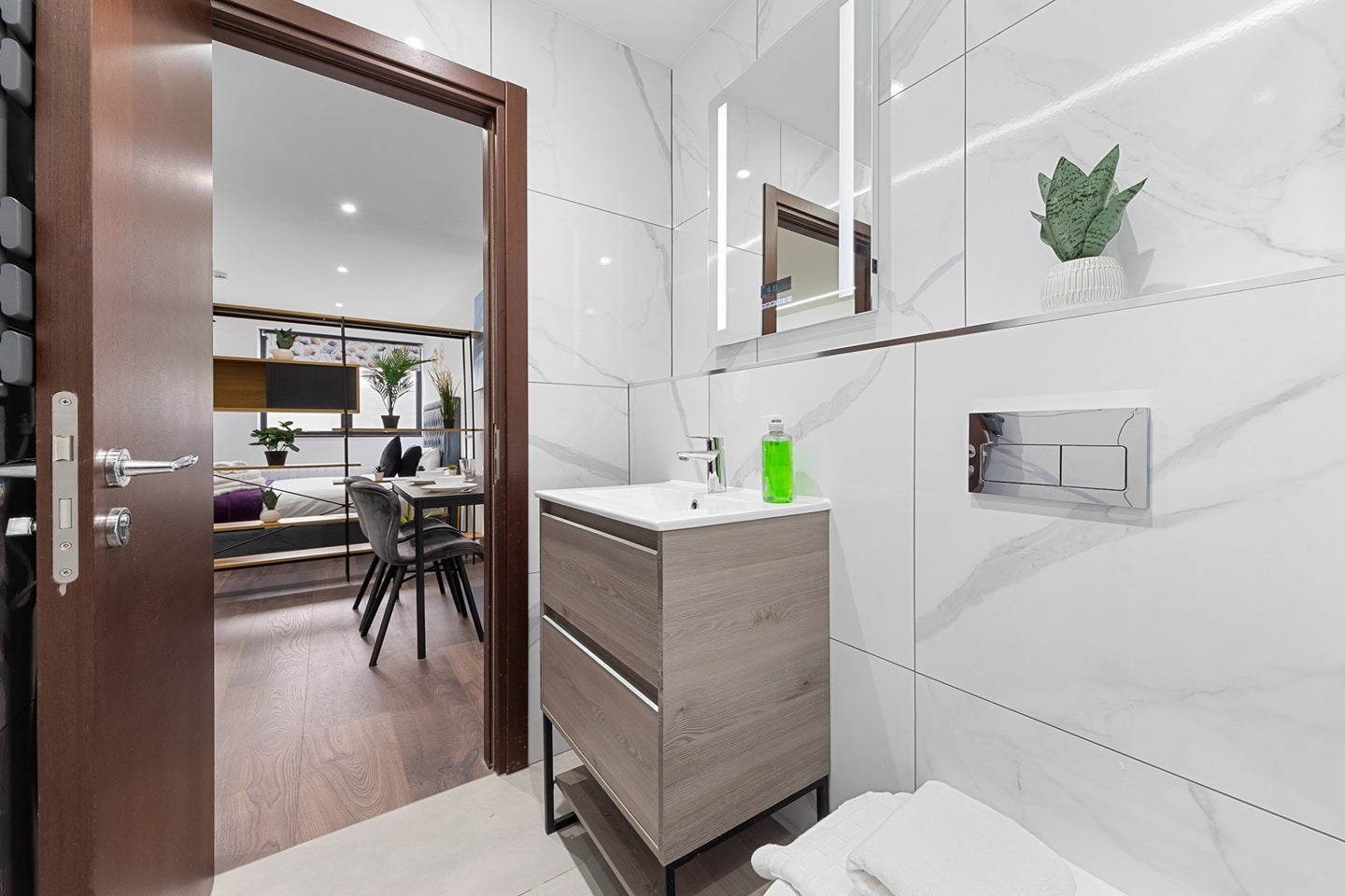Flat Woodstock Road in Greater London