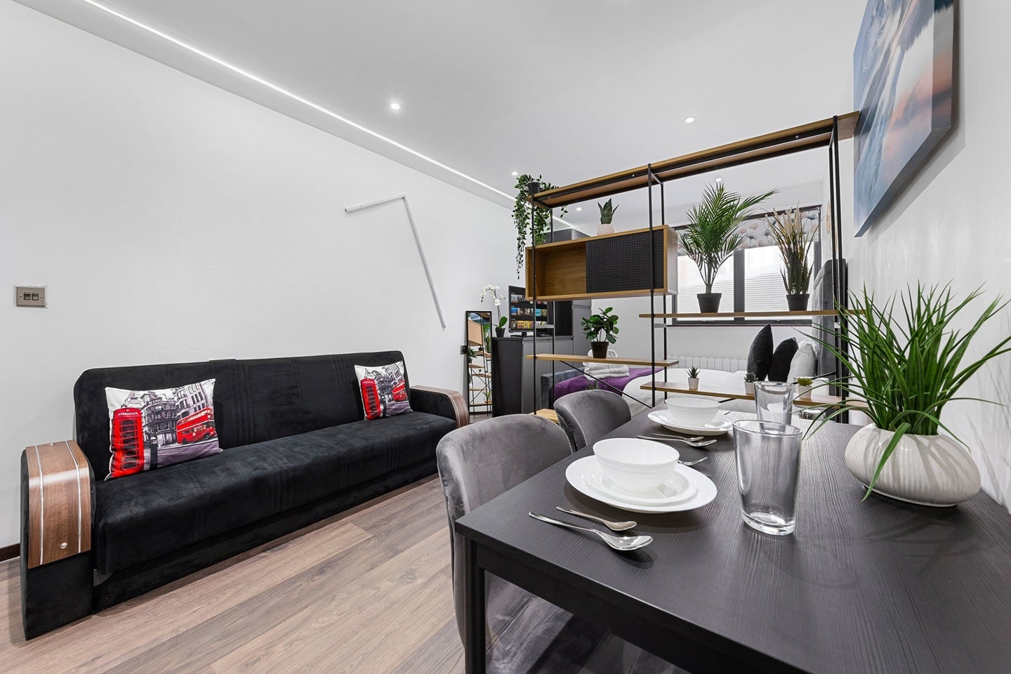 Flat Woodstock Road in Greater London