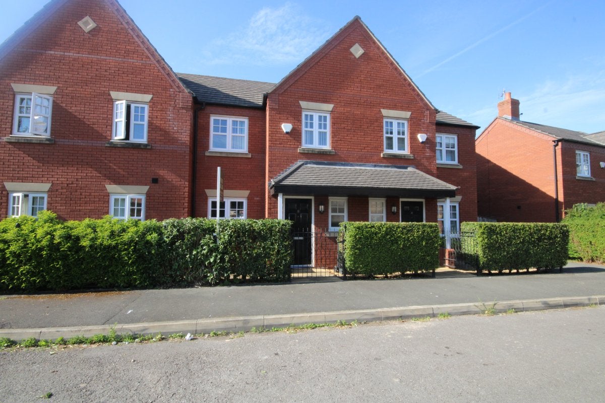Flat Caldecott Close in Chester