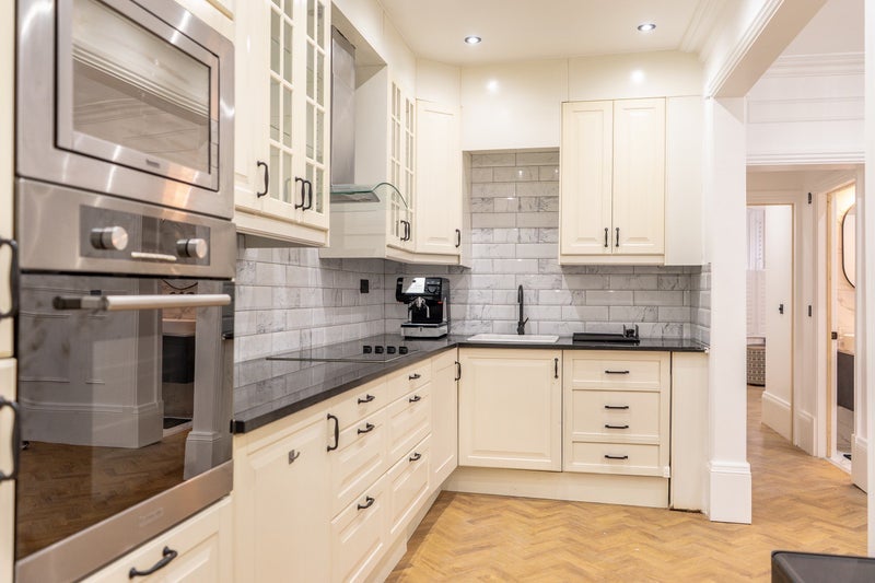 Room Sinclair Road in Greater London